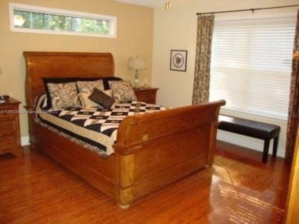 Недавно продано: $325,000 (3 спален, 2 ванн, 1594 Квадратных фут)