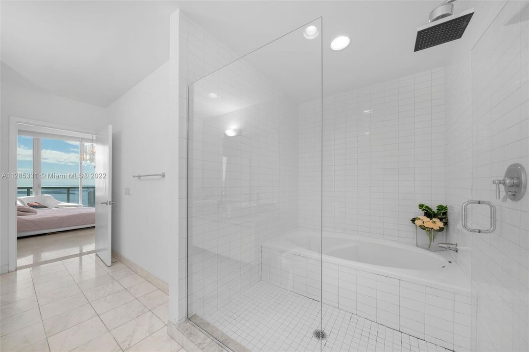 最近售出: $950,000 (2 贝兹, 2 浴室, 1331 平方英尺)