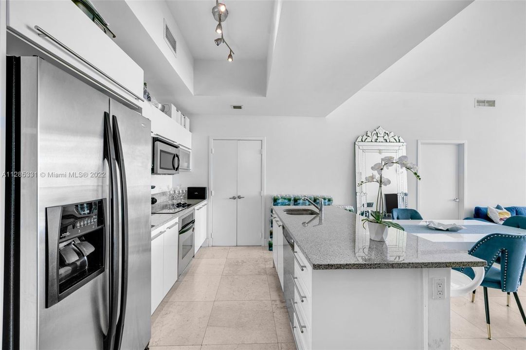 Recently Sold: $950,000 (2 beds, 2 baths, 1331 Square Feet)