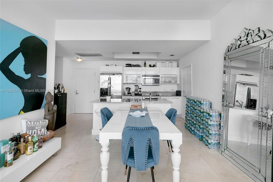 Recently Sold: $950,000 (2 beds, 2 baths, 1331 Square Feet)