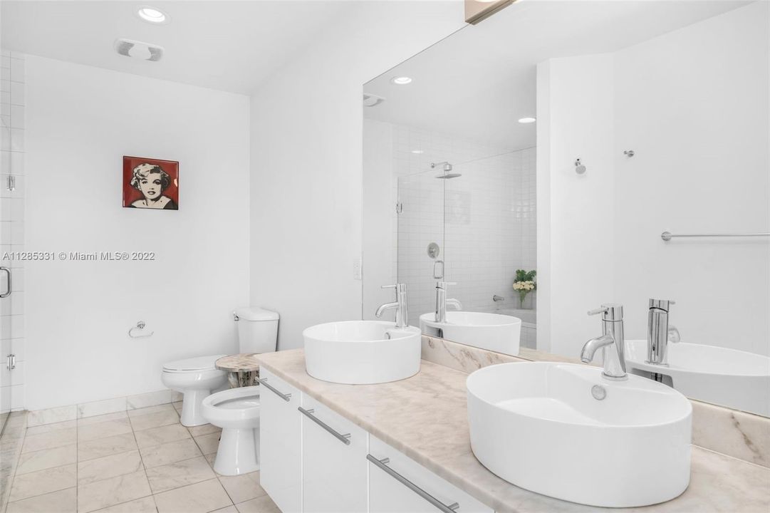 最近售出: $950,000 (2 贝兹, 2 浴室, 1331 平方英尺)