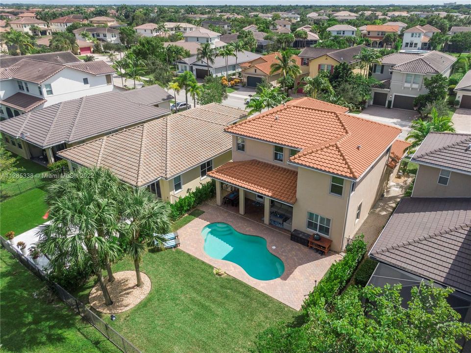 Oversized & Fully Fenced Backyard