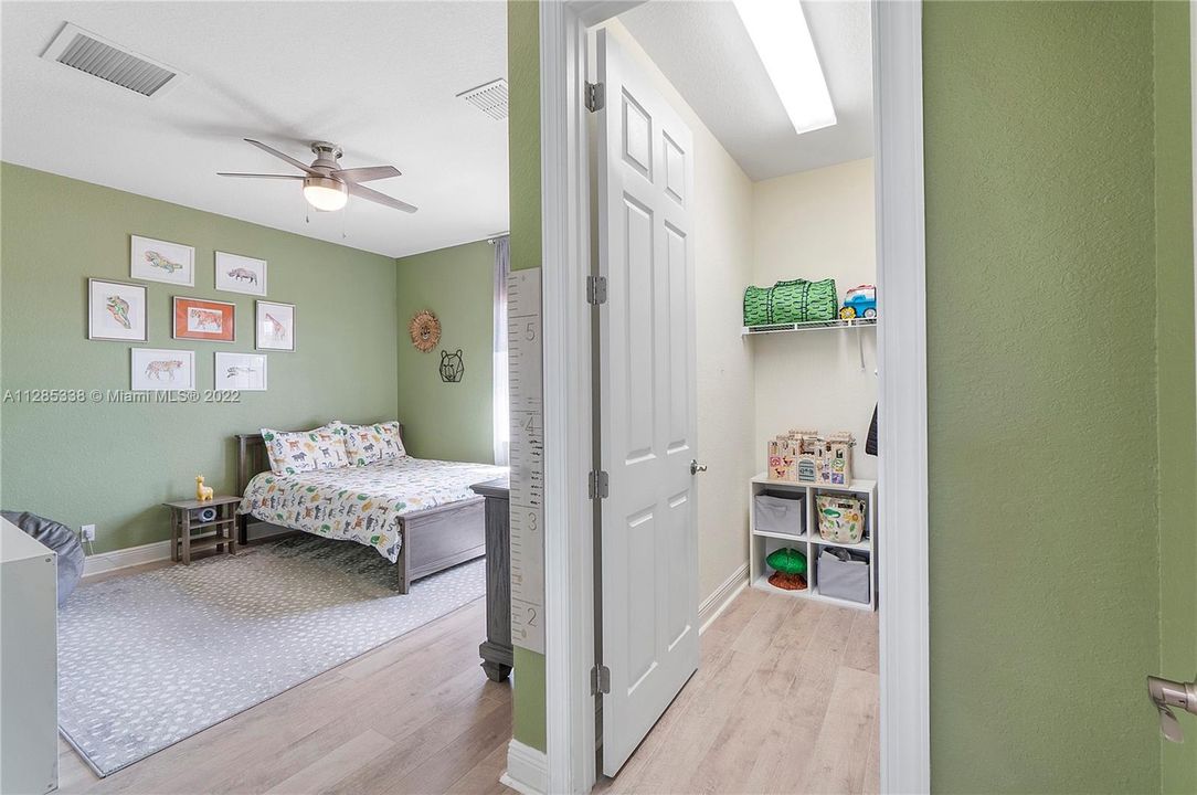 Bedroom w/ Large Walk-in Closet