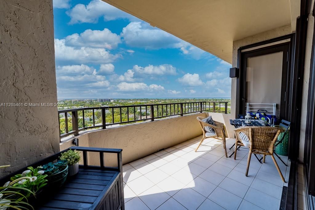 Recently Sold: $1,250,000 (2 beds, 2 baths, 1778 Square Feet)