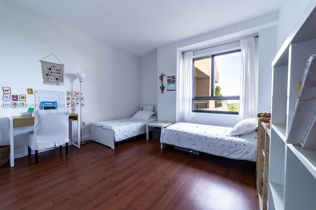 Recently Sold: $1,250,000 (2 beds, 2 baths, 1778 Square Feet)