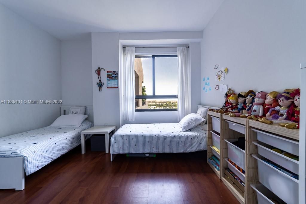 Recently Sold: $1,250,000 (2 beds, 2 baths, 1778 Square Feet)