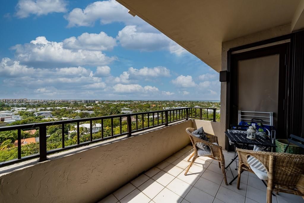 Recently Sold: $1,250,000 (2 beds, 2 baths, 1778 Square Feet)