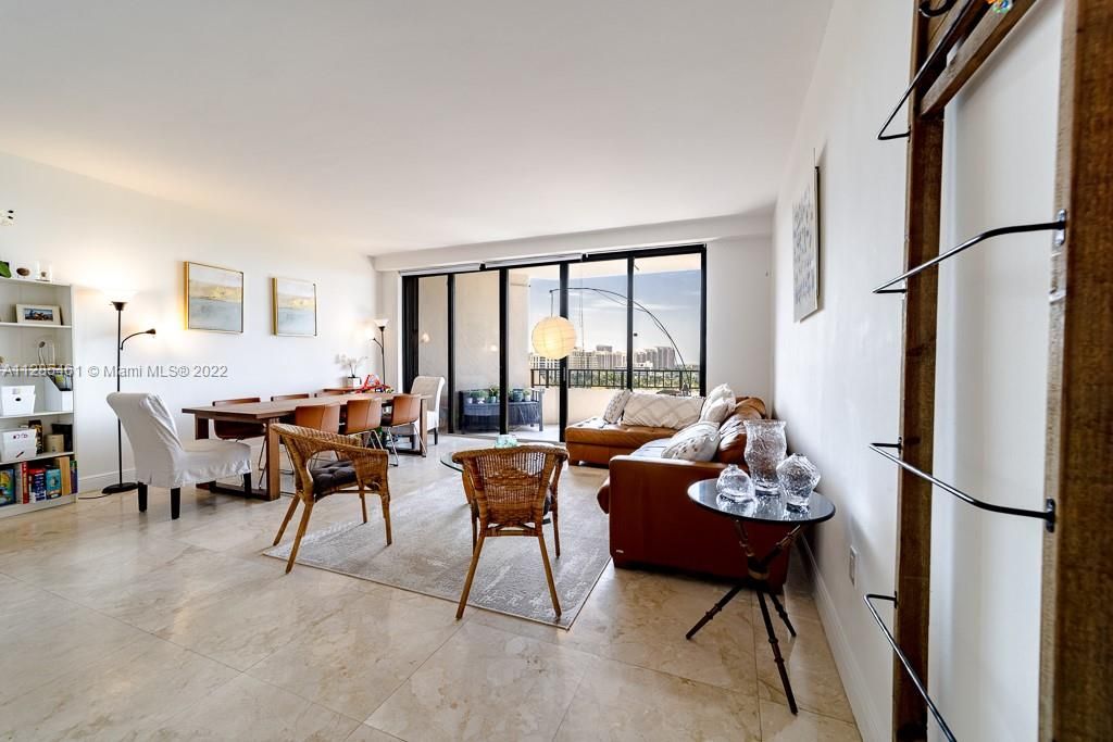 Recently Sold: $1,250,000 (2 beds, 2 baths, 1778 Square Feet)