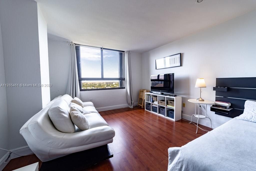 Recently Sold: $1,250,000 (2 beds, 2 baths, 1778 Square Feet)