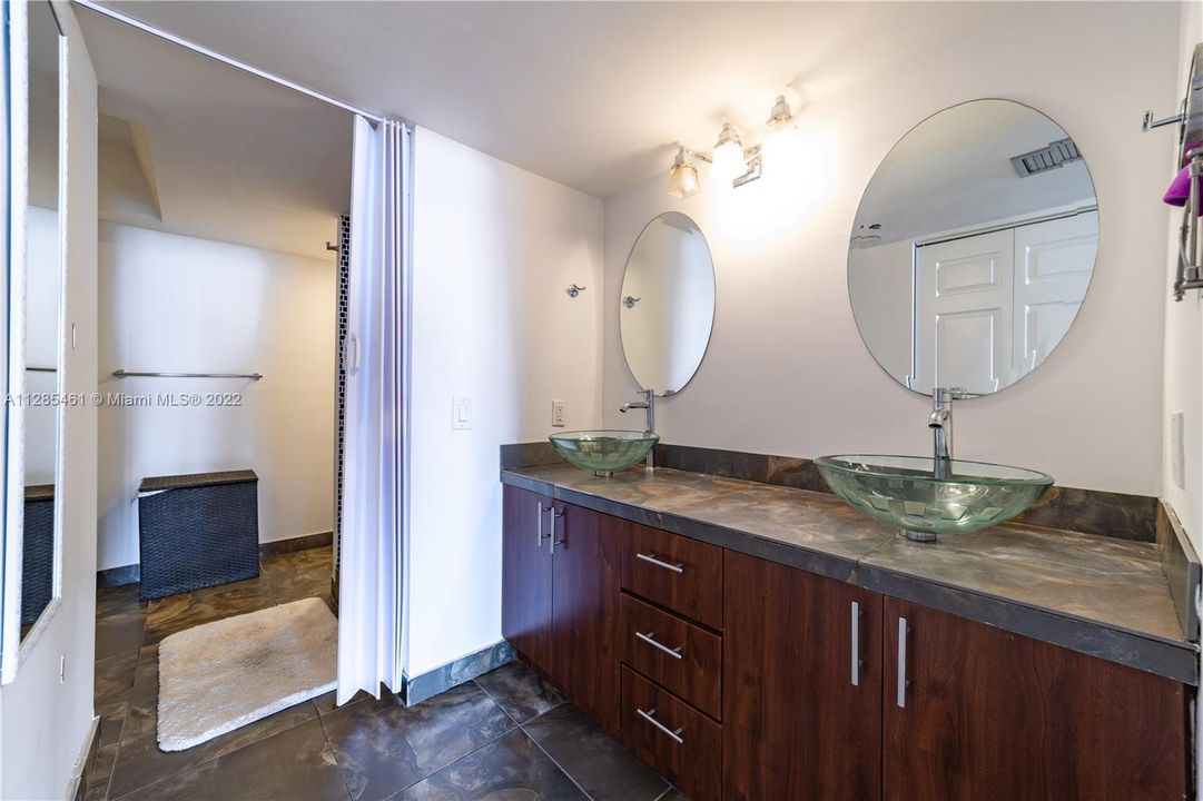 Recently Sold: $1,250,000 (2 beds, 2 baths, 1778 Square Feet)