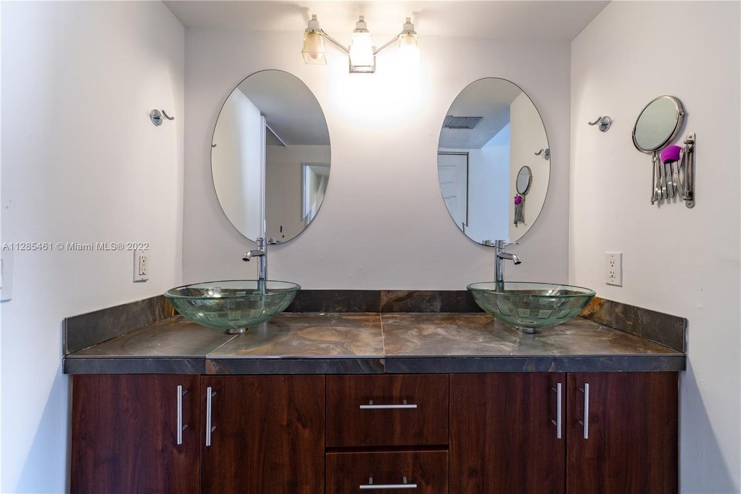 Recently Sold: $1,250,000 (2 beds, 2 baths, 1778 Square Feet)
