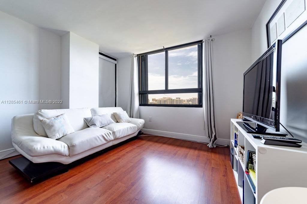 Recently Sold: $1,250,000 (2 beds, 2 baths, 1778 Square Feet)