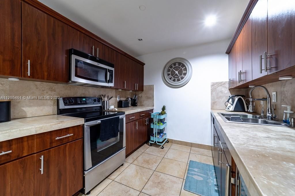 Recently Sold: $1,250,000 (2 beds, 2 baths, 1778 Square Feet)