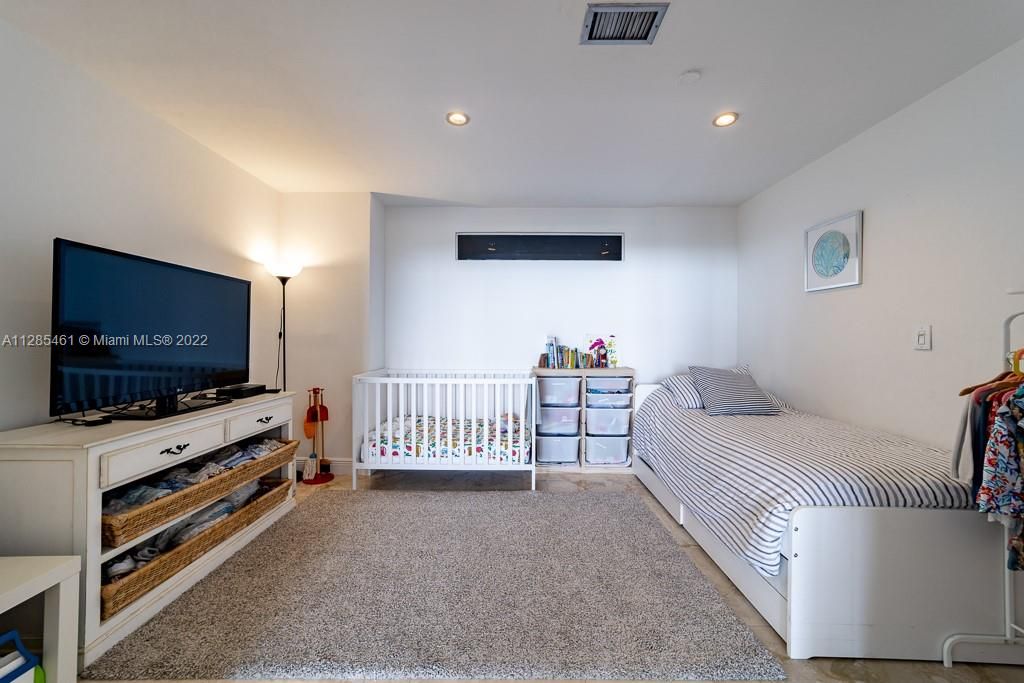 Recently Sold: $1,250,000 (2 beds, 2 baths, 1778 Square Feet)