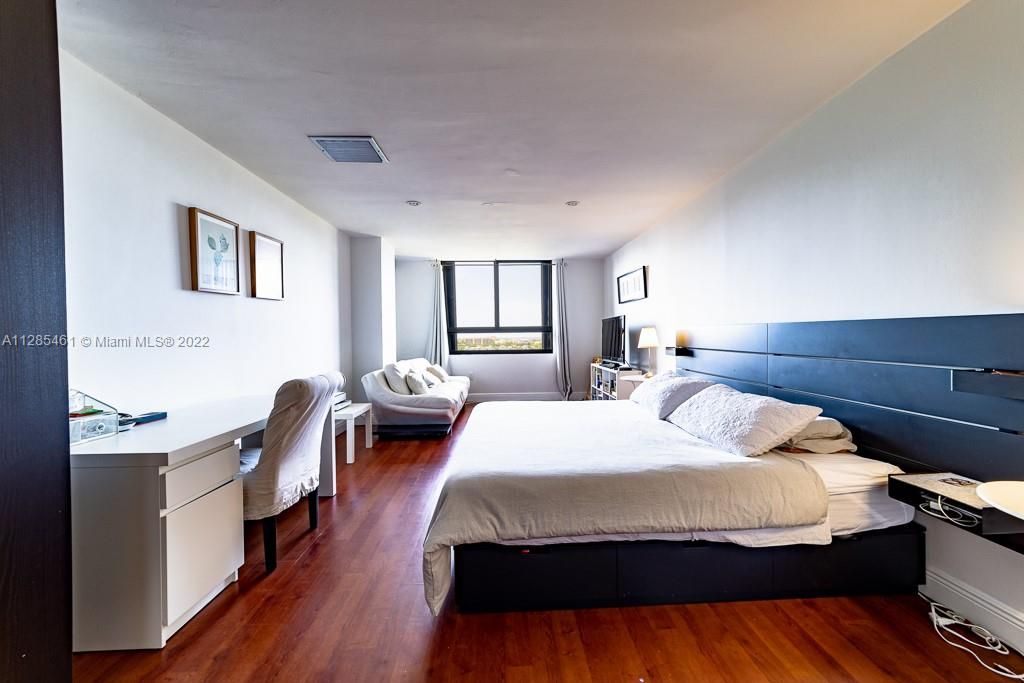 Recently Sold: $1,250,000 (2 beds, 2 baths, 1778 Square Feet)