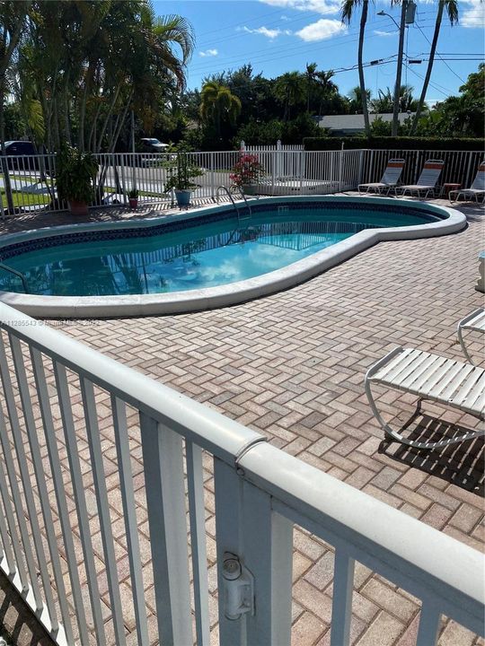 Recently Sold: $159,000 (2 beds, 1 baths, 900 Square Feet)