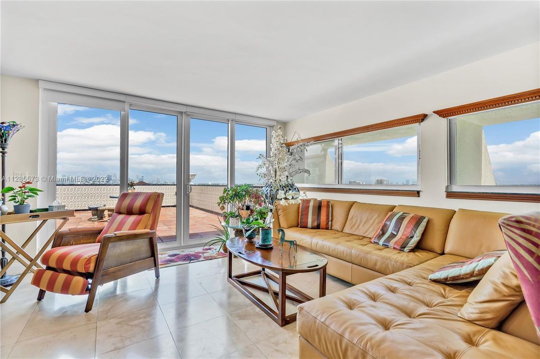 Recently Sold: $720,000 (2 beds, 3 baths, 1920 Square Feet)