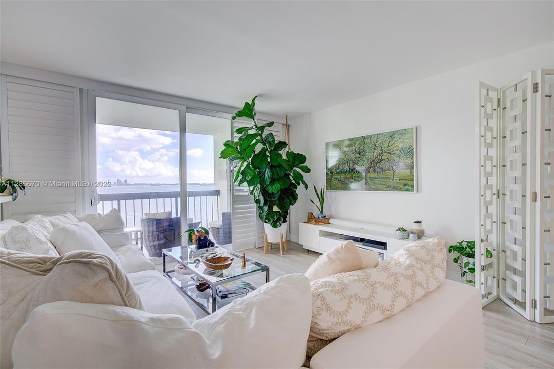 Recently Sold: $839,000 (2 beds, 2 baths, 1460 Square Feet)