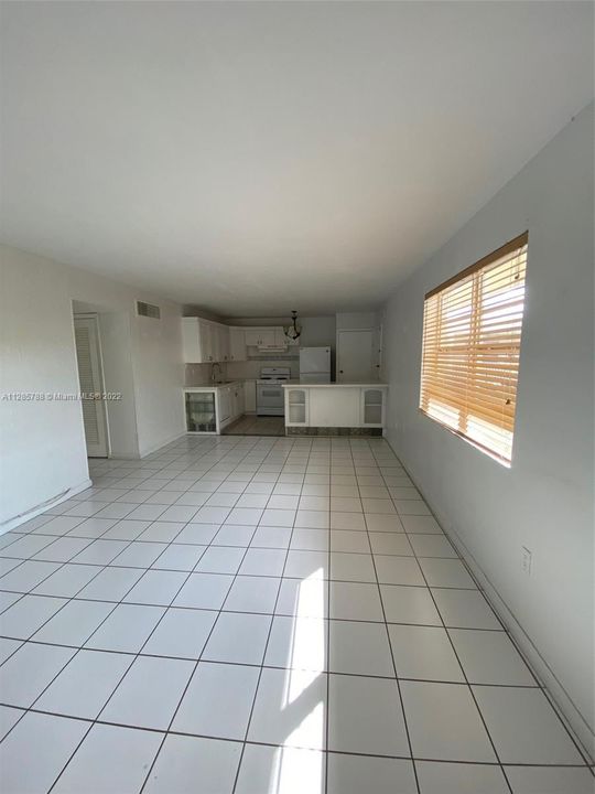 Recently Rented: $1,900 (2 beds, 1 baths, 825 Square Feet)