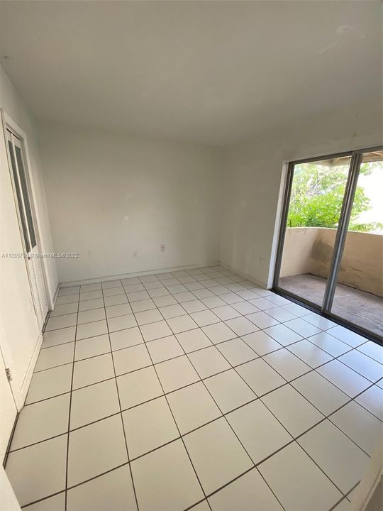 Recently Rented: $1,900 (2 beds, 1 baths, 825 Square Feet)