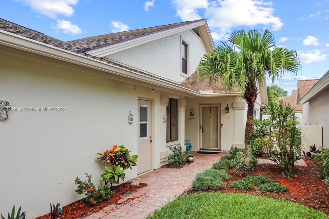 Recently Sold: $869,000 (3 beds, 2 baths, 2033 Square Feet)