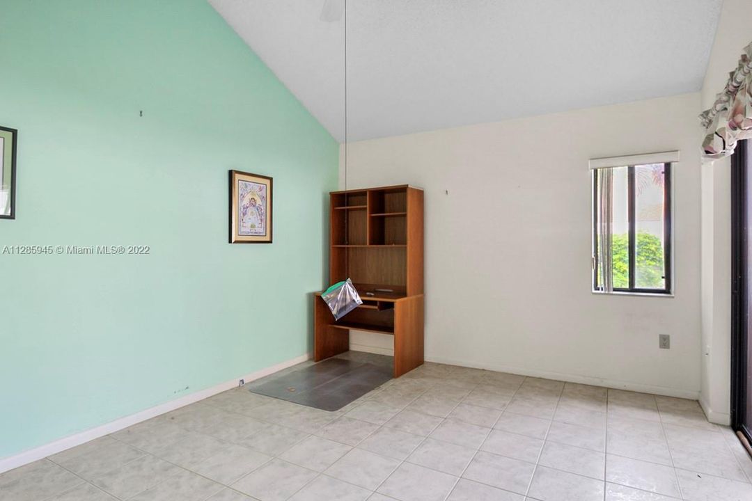 Vendido Recientemente: $869,000 (3 camas, 2 baños, 2033 Pies cuadrados)