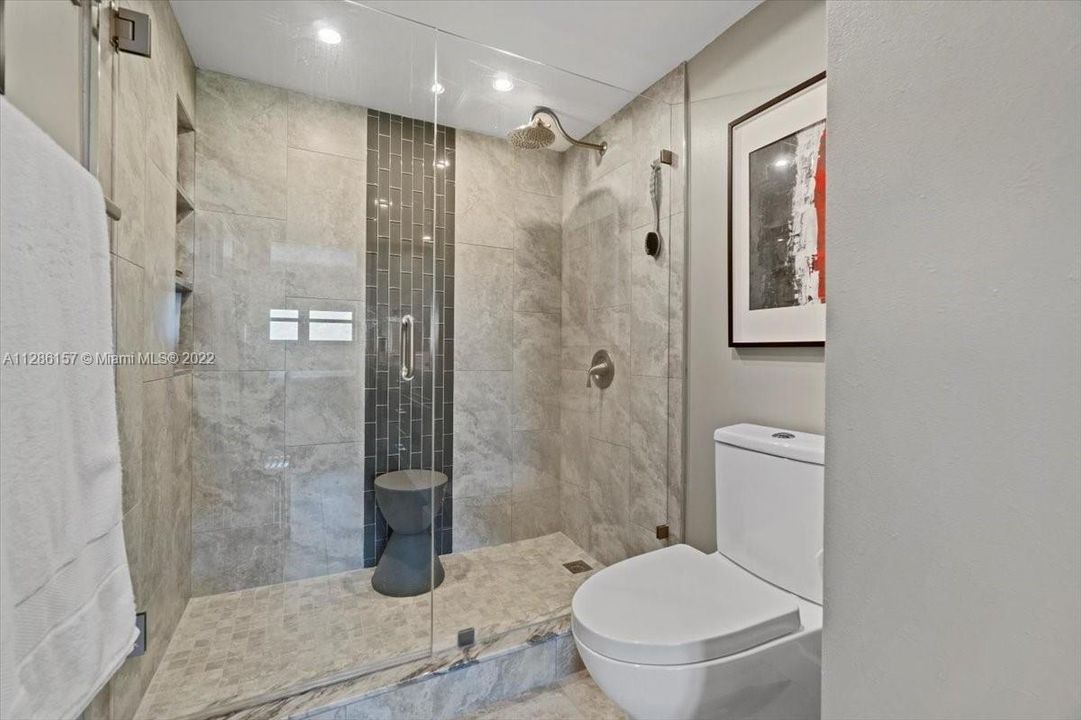 最近售出: $559,900 (2 贝兹, 2 浴室, 0 平方英尺)