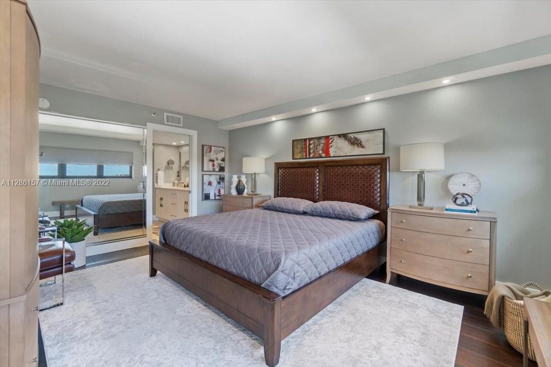 最近售出: $559,900 (2 贝兹, 2 浴室, 0 平方英尺)