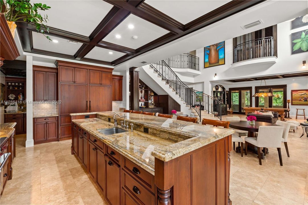 Recently Sold: $3,998,000 (6 beds, 6 baths, 5179 Square Feet)