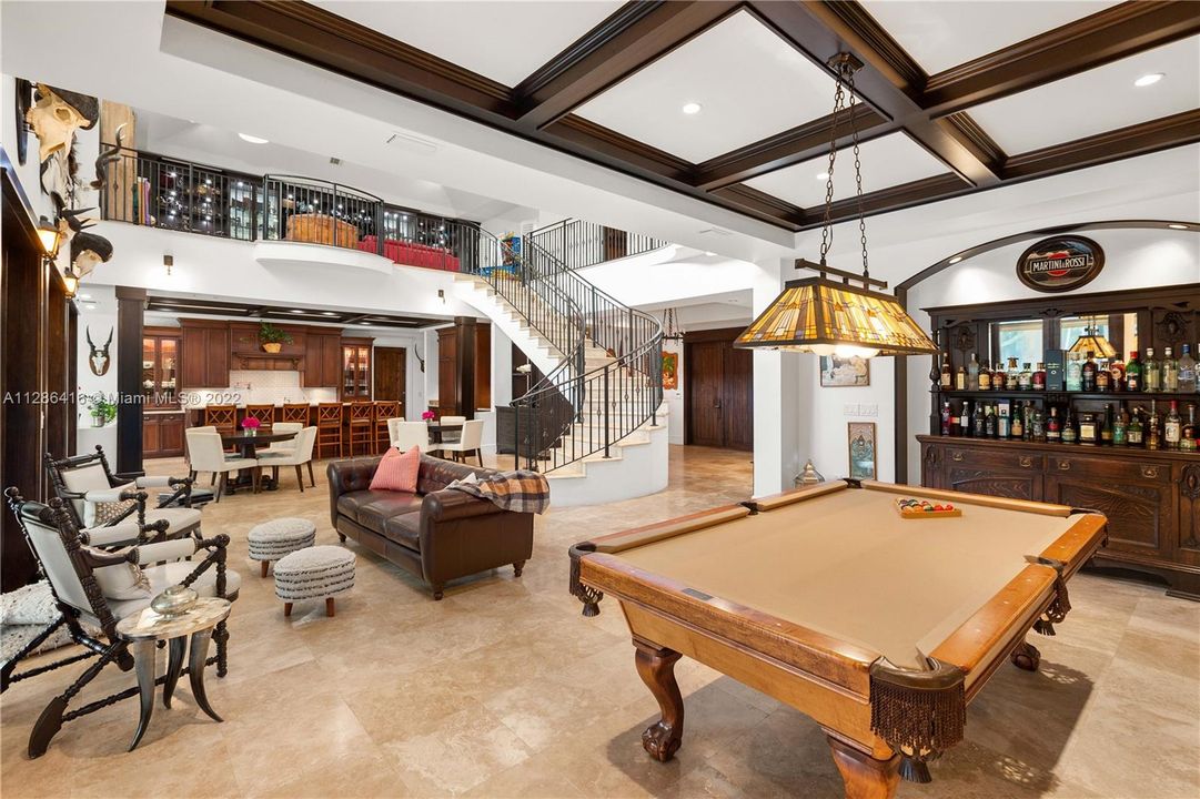 Recently Sold: $3,998,000 (6 beds, 6 baths, 5179 Square Feet)