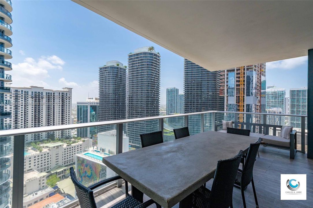 Recently Sold: $730,000 (1 beds, 1 baths, 975 Square Feet)