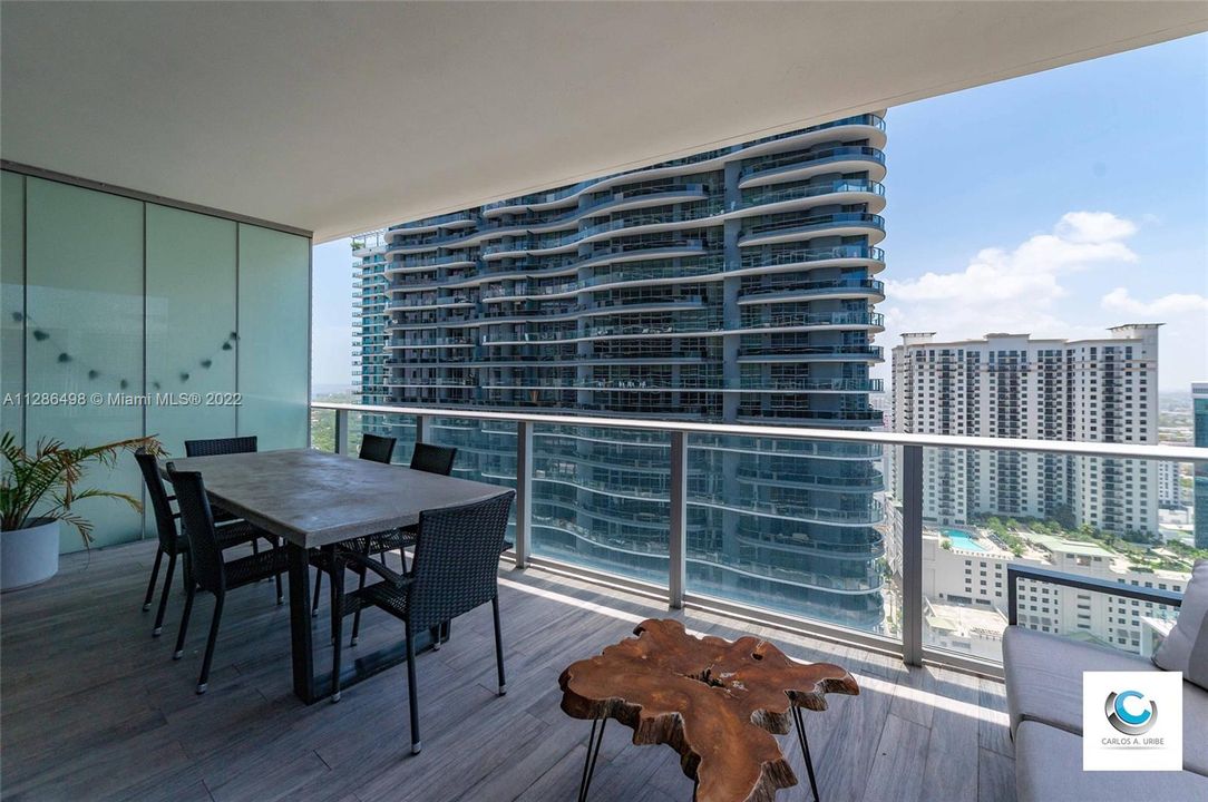 Recently Sold: $730,000 (1 beds, 1 baths, 975 Square Feet)