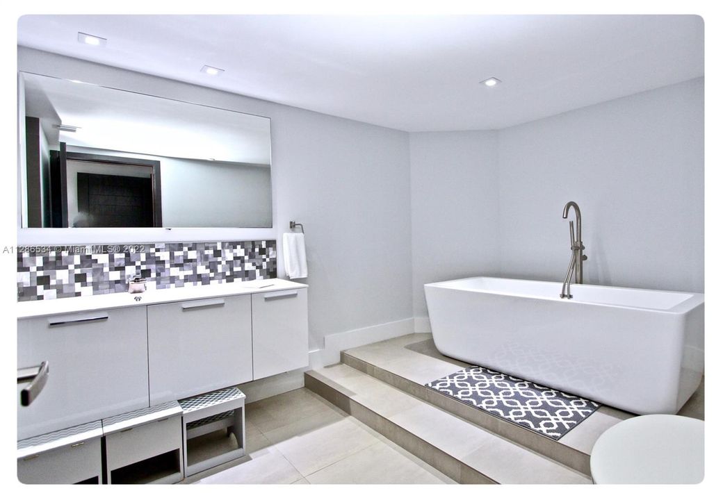 Недавно арендовано: $12,000 (4 спален, 5 ванн, 4407 Квадратных фут)
