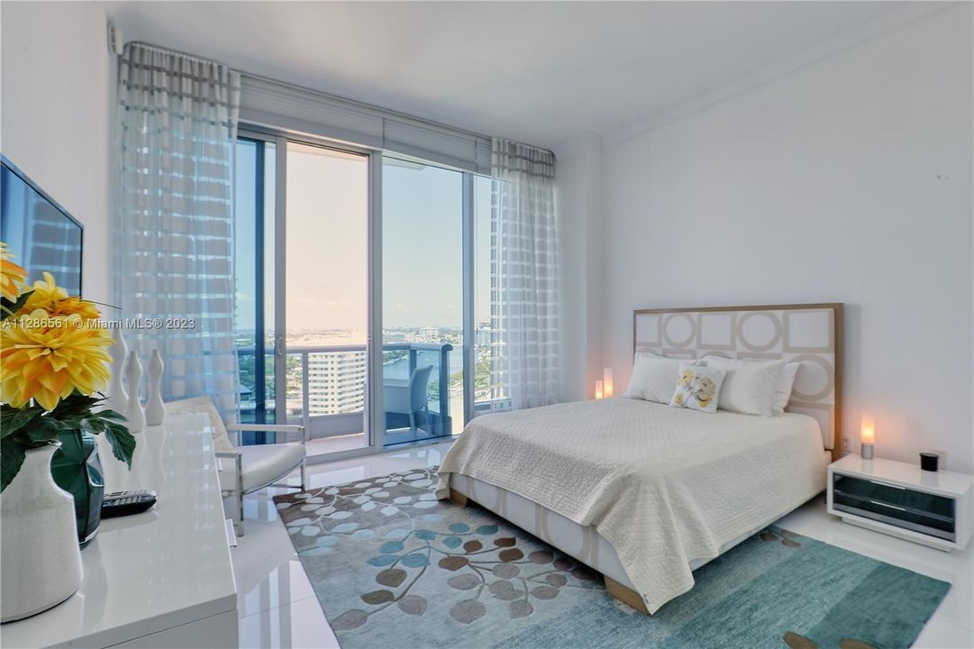 Recently Sold: $6,600,000 (3 beds, 4 baths, 3640 Square Feet)