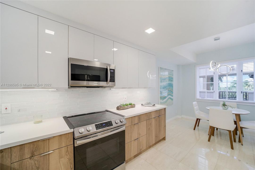 For Sale: $3,590,000 (2 beds, 2 baths, 1875 Square Feet)