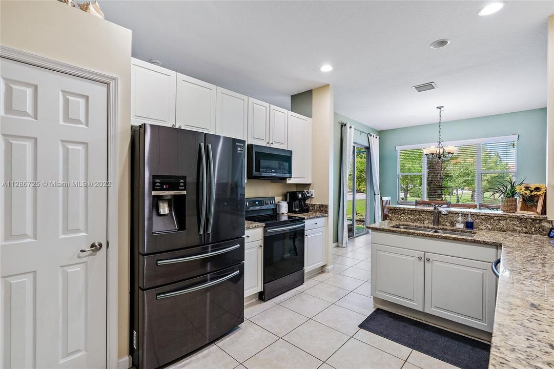 closet pantry, newer appliances