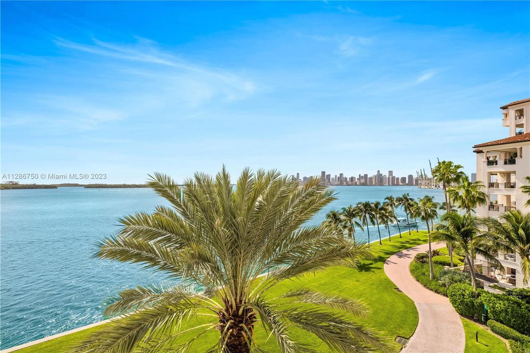 Recently Sold: $6,500,000 (3 beds, 3 baths, 3580 Square Feet)