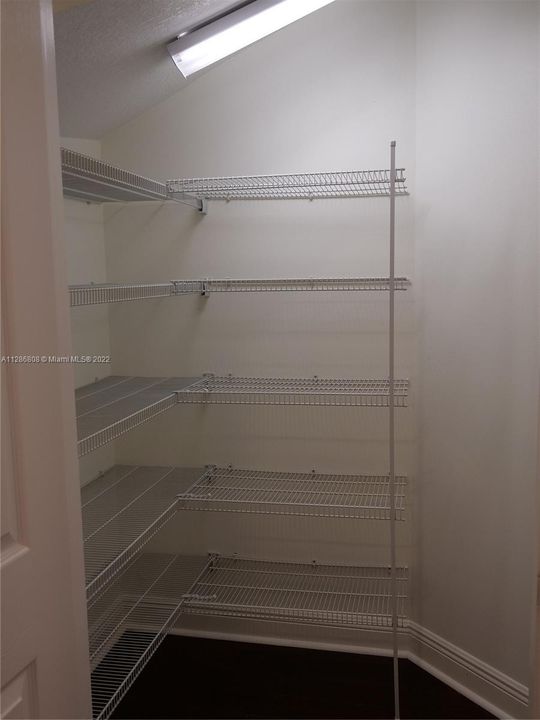 Recientemente alquilado: $6,900 (4 camas, 4 baños, 3995 Pies cuadrados)