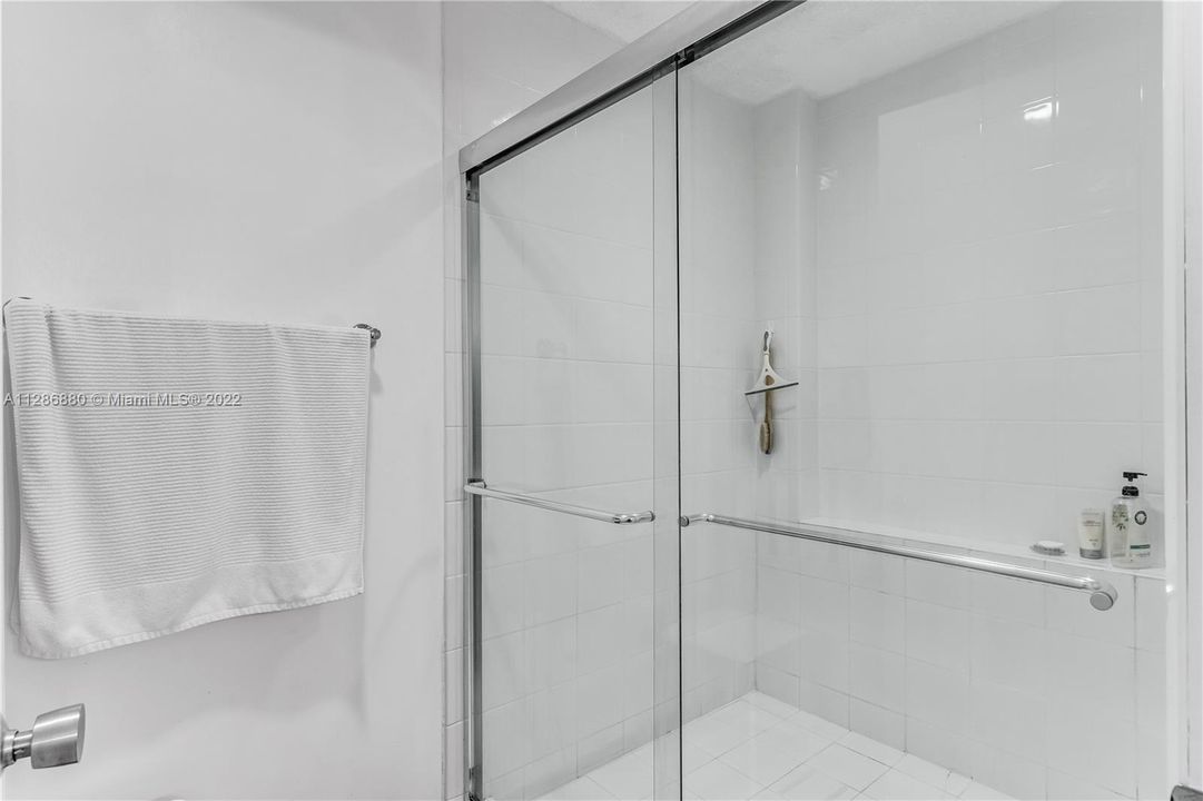 Recently Sold: $970,000 (2 beds, 2 baths, 1547 Square Feet)