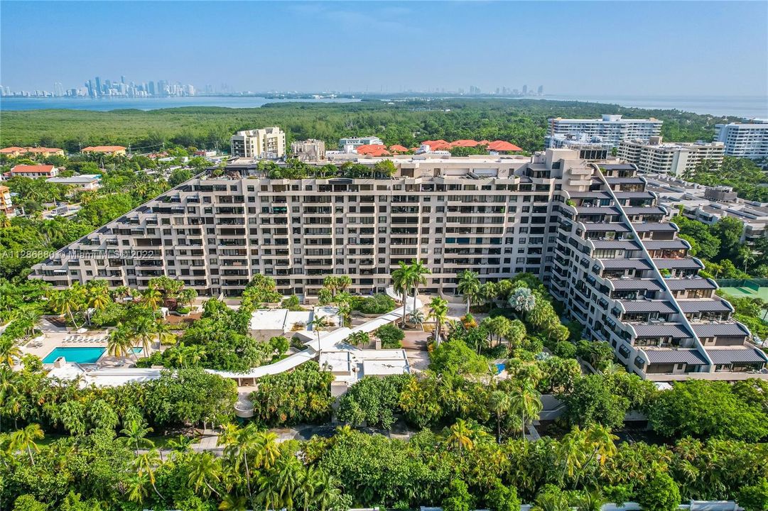 Recently Sold: $970,000 (2 beds, 2 baths, 1547 Square Feet)