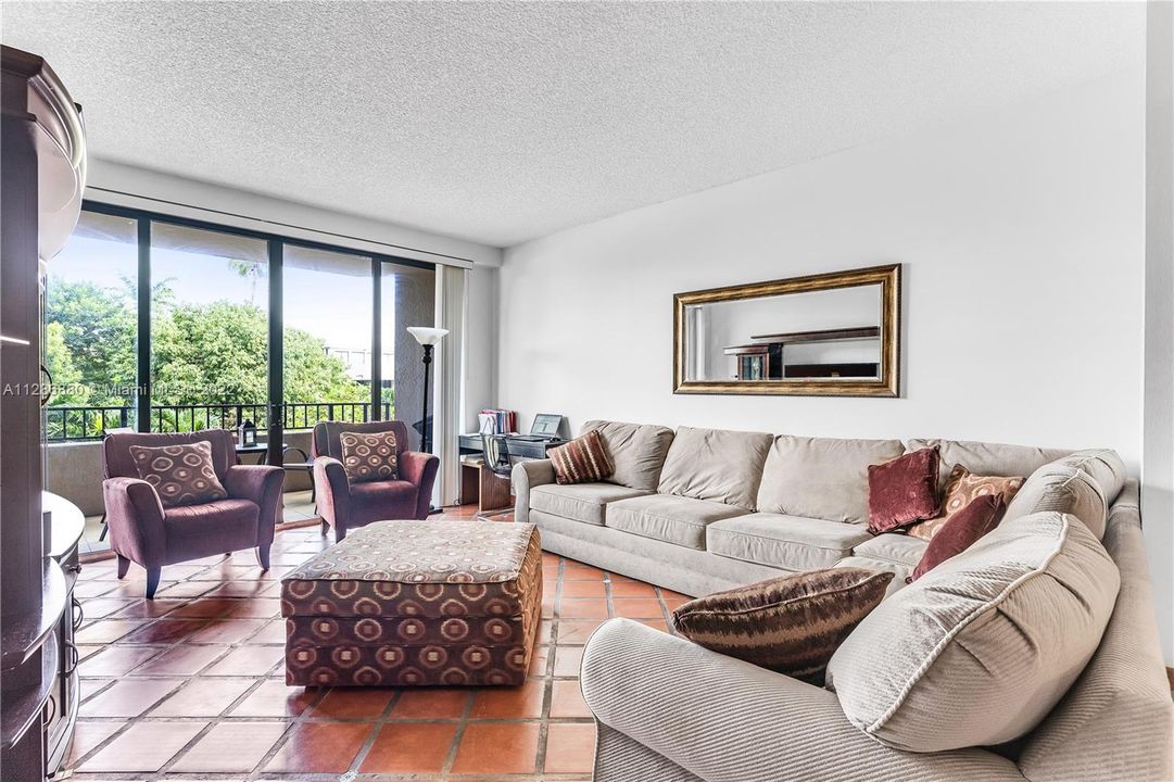 Recently Sold: $970,000 (2 beds, 2 baths, 1547 Square Feet)