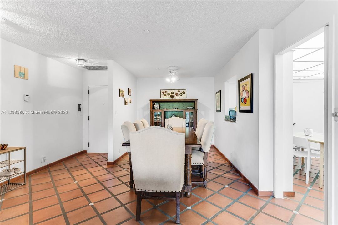 Recently Sold: $970,000 (2 beds, 2 baths, 1547 Square Feet)