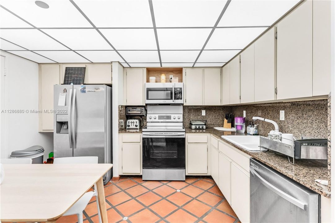 Recently Sold: $970,000 (2 beds, 2 baths, 1547 Square Feet)