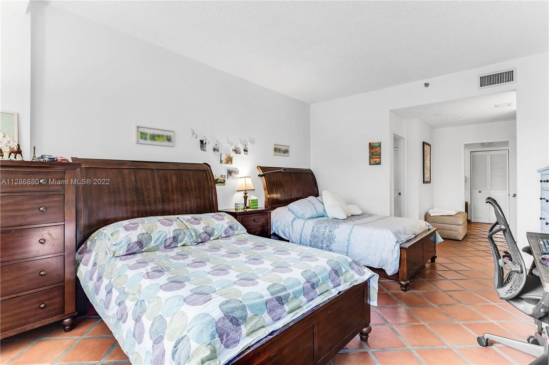 Recently Sold: $970,000 (2 beds, 2 baths, 1547 Square Feet)