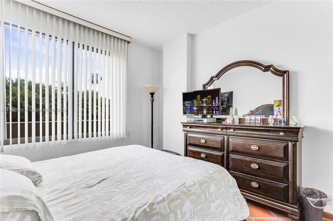 Recently Sold: $970,000 (2 beds, 2 baths, 1547 Square Feet)