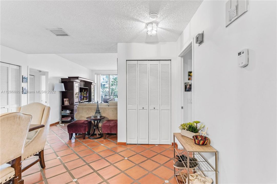 Recently Sold: $970,000 (2 beds, 2 baths, 1547 Square Feet)