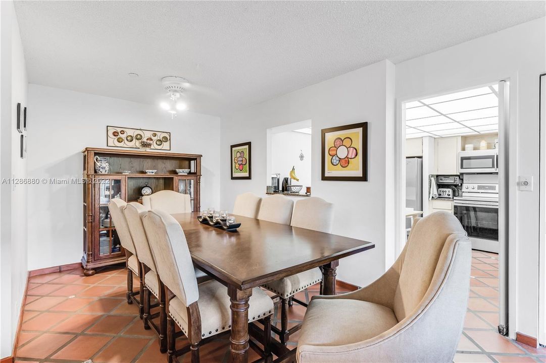 Recently Sold: $970,000 (2 beds, 2 baths, 1547 Square Feet)