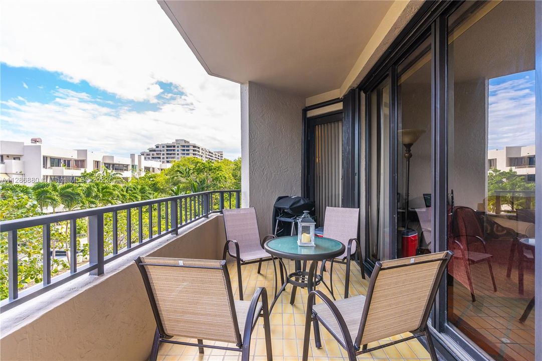 Recently Sold: $970,000 (2 beds, 2 baths, 1547 Square Feet)