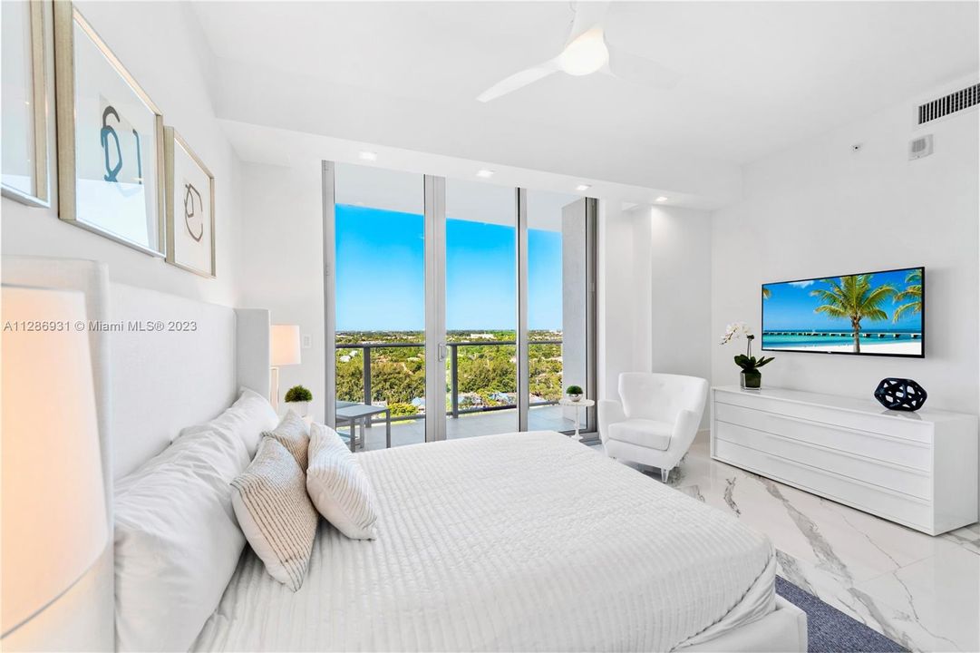 3rd Bedroom with Skyline/Sunset Views