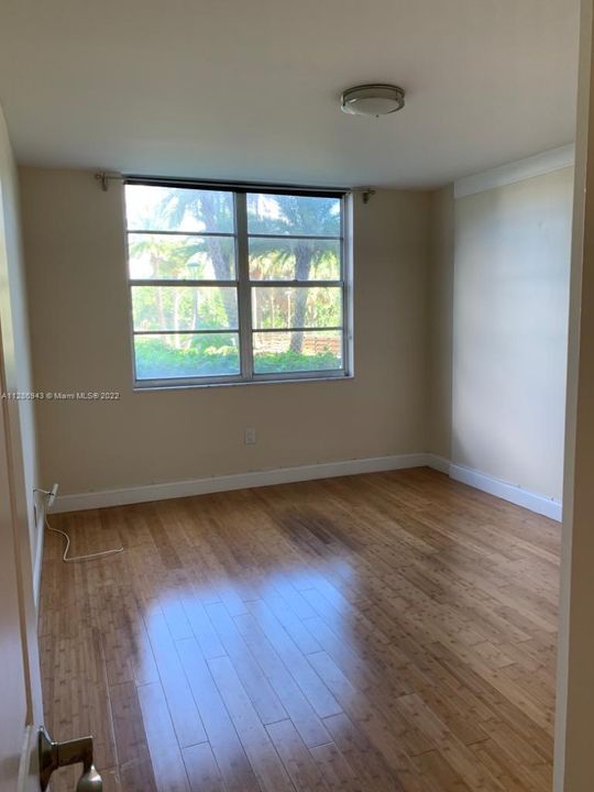 Recently Sold: $315,000 (2 beds, 2 baths, 1220 Square Feet)
